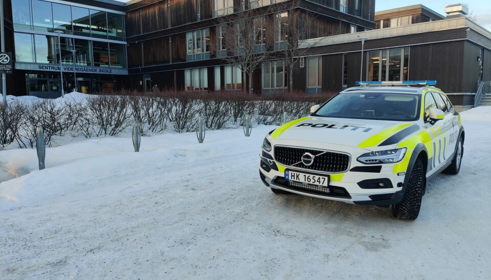 Tre personer siktet etter vold på skole