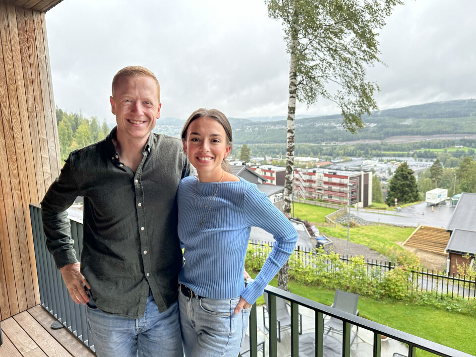 Johannes Thingnes Bø vil ha mer tid til familien. Her sammen med kona Hedda Dæhli Bø på balkongen i huset på Vangen i august i fjor. Johannes Thingnes Bø Hedda Dæhli Bø