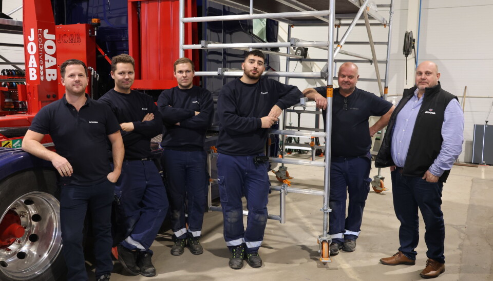 På det nye klargjøringsanlegget arbeider Freddy Skoglund (f.v), Kenneth Kristiansen, Kristian Vetle Olsen, Mikail Mazlum og Tor Kristian Mellem. Her er det travle dager, forteller distriktssjef Øyvind Aasberget.