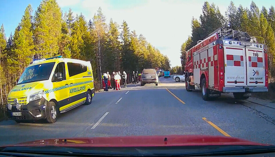 Nødetatene rykket fredag ettermiddag ut til en trafikkulykke på E16/Masterudvegen
