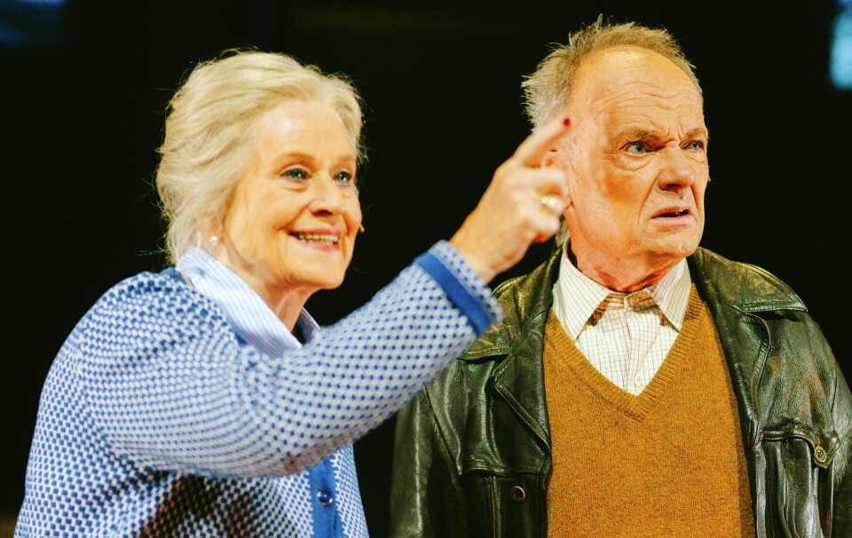Per Christian Ellefsen og Anne Marie Ottersen spilller i forestillingen «Bare Elling» på Rådhus-teatret.