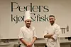 Stian Bergerud (t.v.) og Nicolay Paulsen ønsker kunder velkommen til Peders kjøtt & fisk fredag 13. desember.