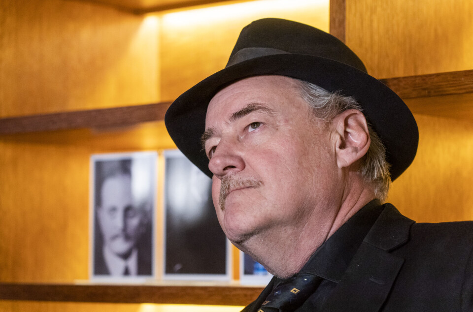 Eldar Vågan liker best å tegne for hånd. Han har fått rosende omtale av flere kritikere