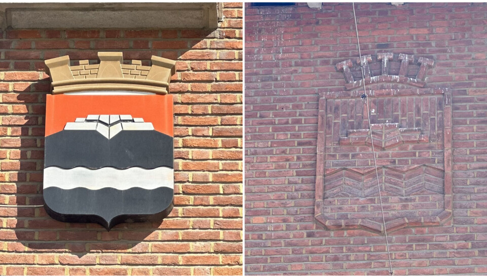 På Rådhusets vegger henger byvåpenet med henholdsvis tre (mot Rådhusplassen) og fem tårn (mot Storgata).