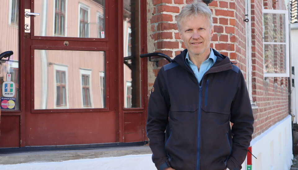 – Det er en drømmehelg for Pianoforte, og det er stort for oss å få to stjerner hit to dager på rad, forteller pianist Håvard Gimse. Håvard Gimse utenfor Pianofortes lokaler i Herdahlsalen.