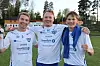 Tre glade fotballspillere i Eidskog-drakter