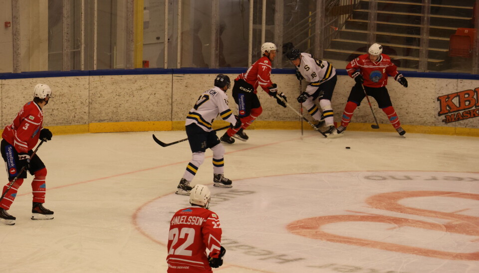 Det ble tap i lørdagens treningsmatch mot SKI Elite. Men KIL Ishockey sin trener Tom Ivar Hesbråten var fornøyd med flere av tingene han fikk se på isen.