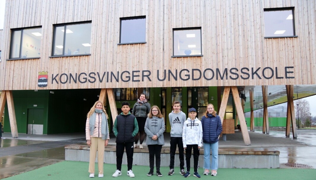 Fra venstre, i samme kohort er: Felicia Nilsen, Fayaz Ahmad, Kaja Haugen, Henrik Haukerud, Eskil Smines og Sofie Dahl. 8.trinn har temadag om demokrati og medborgerskap onsdag. Bak står ordfører Margrethe Haarr. Fra venstre, i samme kohort er: Felicia Nilsen, Fayaz Ahmad, Kaja Haugen, Henrik Haukerud, Eskil Smines og Sofie Dahl. 8.trinn har temadag om demokrati og medborgerskap onsdag. Bak står ordfører Margrethe Haarr.