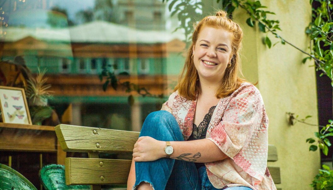 Thea fikk publikum til å reise seg og danse under konserten i Kulturkollektivteltet i sommer, og det er ingen grunn til at hun ikke får til det samme i Rådhus-Teatret. Thea fikk publikum til å reise seg og danse under konserten i Kulturkollektivteltet i sommer, og det er ingen grunn til at hun ikke får til det samme i Rådhus-Teatret.