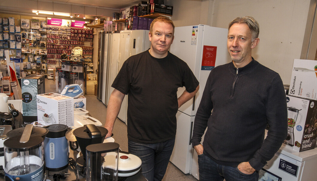 Hans Jørgen Hansen (t.h.) og Tedde Olsson driver en butikk litt utenom det vanlige. Hans Jørgen Hansen (t.h.) og Tedde Olsson driver en butikk litt utenom det vanlige.