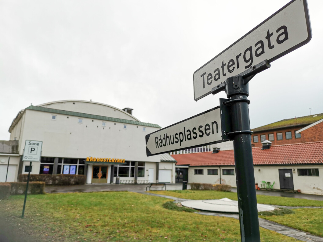 Nå ønsker kommunen å innføre parkeringsavgift i kvartalet rundt Rådhus-Teatret også på kveldstid.