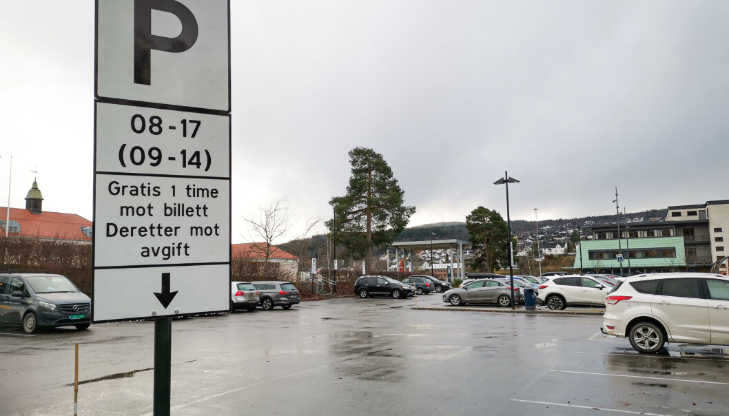 Det er ikke alltid like lett å forstå skiltingen på parkeringsplasser. Og det er slettes ikke alltid den er etter reglene heller. Det er ikke alltid like lett å forstå skiltingen på parkeringsplasser. Og det er slettes ikke alltid den er etter reglene heller.