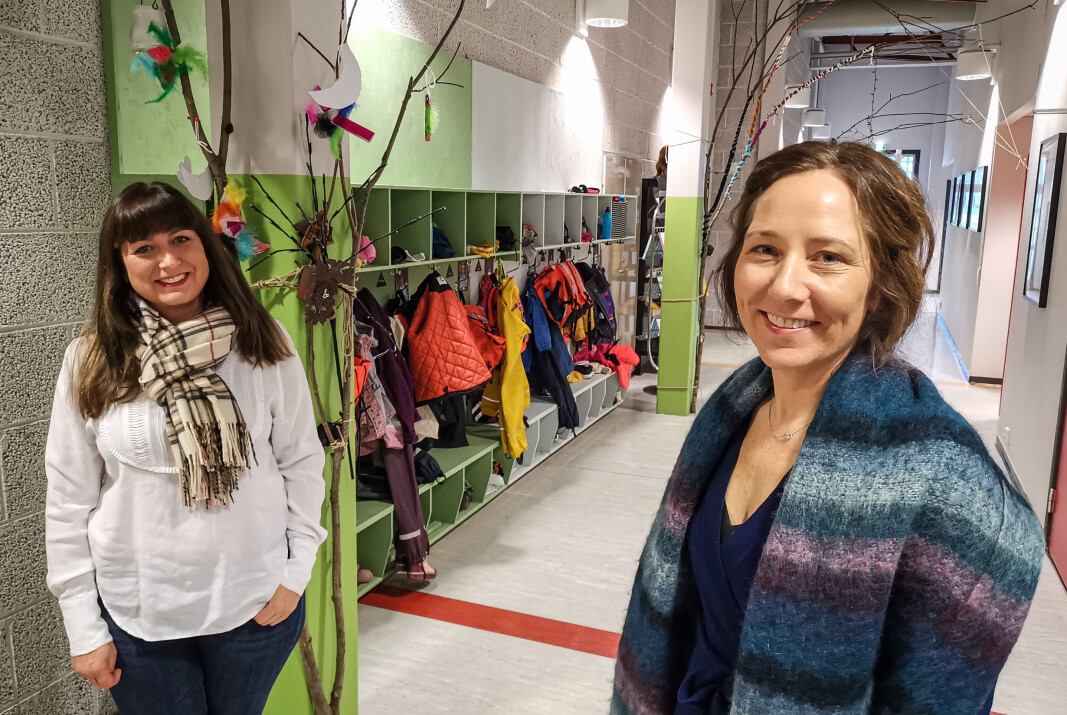 Foreldrerepresentant Teresa Bergerud (t.v.) og rektor Hanne Holme ved Kongsvinger Montessoriskole ønsker 10 nye elever velkommen neste skoleår. Foreldrerepresentant Teresa Bergerud (t.v.) og rektor Hanne Holme ved Kongsvinger Montessoriskole ønsker 10 nye elever velkommen neste skoleår.