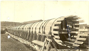 Fra 1920 til 1946 hvilte rørgaten på trebukker. Fra 1920 til 1946 hvilte rørgaten på trebukker.