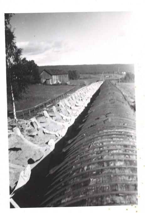 I 1946 ble den nye rørgaten reist. En ung Øivind M. Fjeld prosjekterte og stod for byggingen. Foto: Ø.M Fjeld.