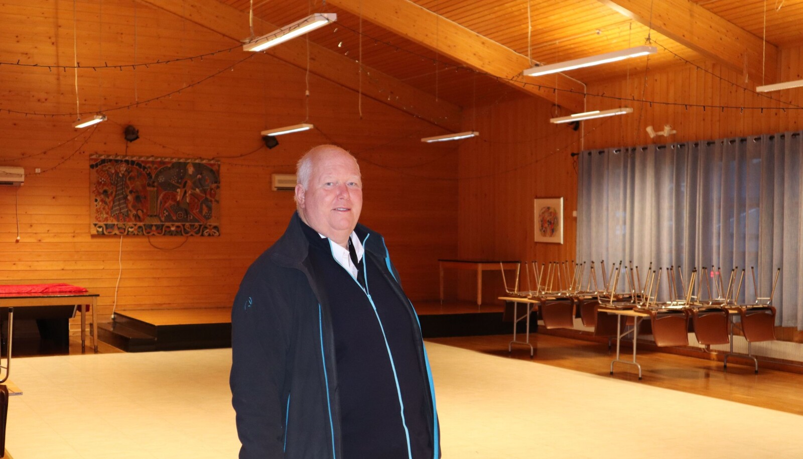 Leder for Roverud Samfunnshus, Geir Christensen, er takknemlig for den givergleden og støtten han opplever at storstua på Roverud får i disse dager. Uten den hjelpen ville det vært vanskelig, sier han Leder for Roverud Samfunnshus, Geir Christensen, er takknemlig for den givergleden og støtten han opplever at storstua på Roverud får i disse dager. Uten den hjelpen ville det vært vanskelig, sier han