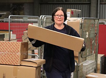 Eva Endsjø laster opp lastebilen sin med pakker som skal ut til utleveringssteder i Kongsvinger, Odalen og Nes. Eva Endsjø laster opp lastebilen sin med pakker som skal ut til utleveringssteder i Kongsvinger, Odalen og Nes.