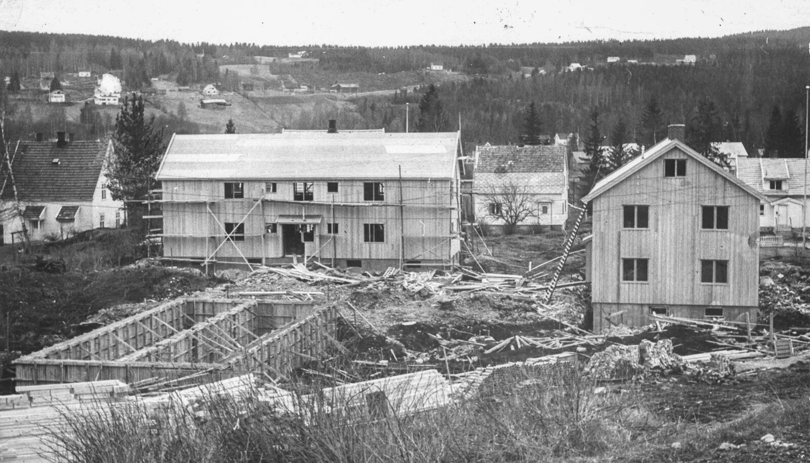I 1956 sto 12 leiligheter i Eidems gate i Midtbyen klare. I 1956 sto 12 leiligheter i Eidems gate i Midtbyen klare.