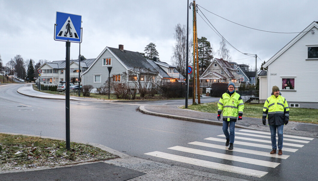 Kongsvinger kommune ved Andreas Fuglum (t.v.) og Innlandet fylkeskommune ved Arne Skybak på befaring i krysset Eidemsgate/Parkvegen midt i Kongsvinger sentrum. Her skjer det uvanlig mange hendelser. Kongsvinger kommune ved Andreas Fuglum (t.v.) og Innlandet fylkeskommune ved Arne Skybak på befaring i krysset Eidemsgate/Parkvegen midt i Kongsvinger sentrum. Her skjer det uvanlig mange hendelser.
