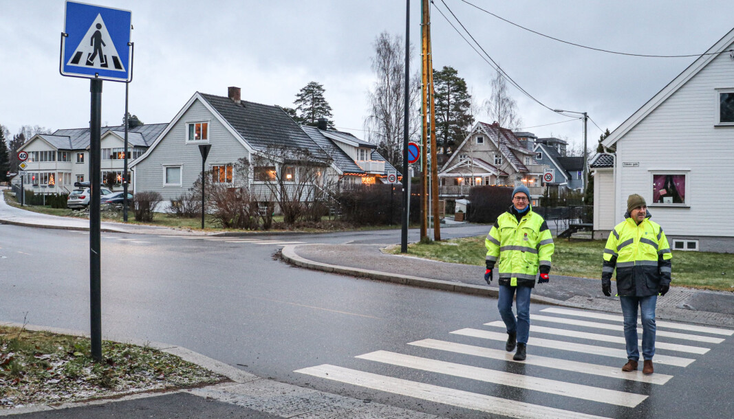 Andreas Fuglum (t.v.) fra Kongsvinger kommune og Arne Skybak fra Innlandet fylkeskommune samarbeider om å finne nye og nødvendige tiltak for å bedre trafikksikkerheten i det ulykkesbelastede krysset Eidemsgate/Parkvegen. Andreas Fuglum (t.v.) fra Kongsvinger kommune og Arne Skybak fra Innlandet fylkeskommune samarbeider om å finne nye og nødvendige tiltak for å bedre trafikksikkerheten i det ulykkesbelastede krysset Eidemsgate/Parkvegen.