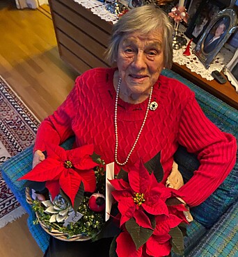 Mange tilsendte takkeblomster vitner om at flere har hatt behov for å si takk for innsatsen gjennom alle disse årene. Mange tilsendte takkeblomster vitner om at flere har hatt behov for å si takk for innsatsen gjennom alle disse årene.