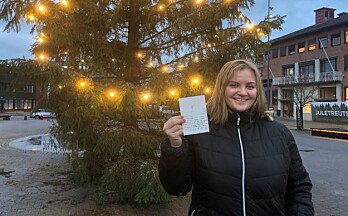 Amalie (21) har gledet folk i byen med anonyme julekort