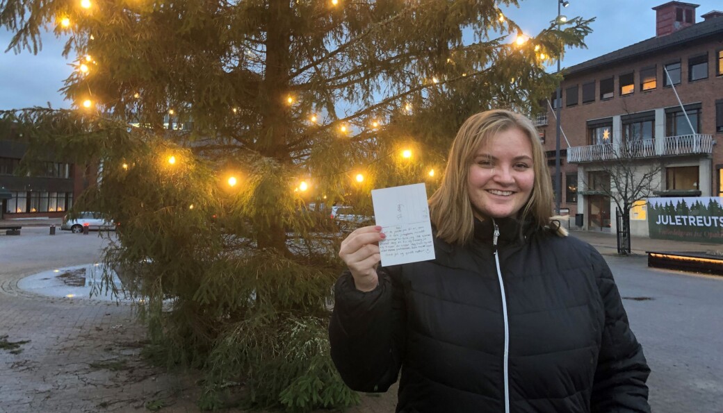 Amalie Kristoffersen er ung og ganske ny i byen. I år ville hun glede tilfeldige folk med anonyme julekort. Amalie Kristoffersen er ung og ganske ny i byen. I år ville hun glede tilfeldige folk med anonyme julekort.
