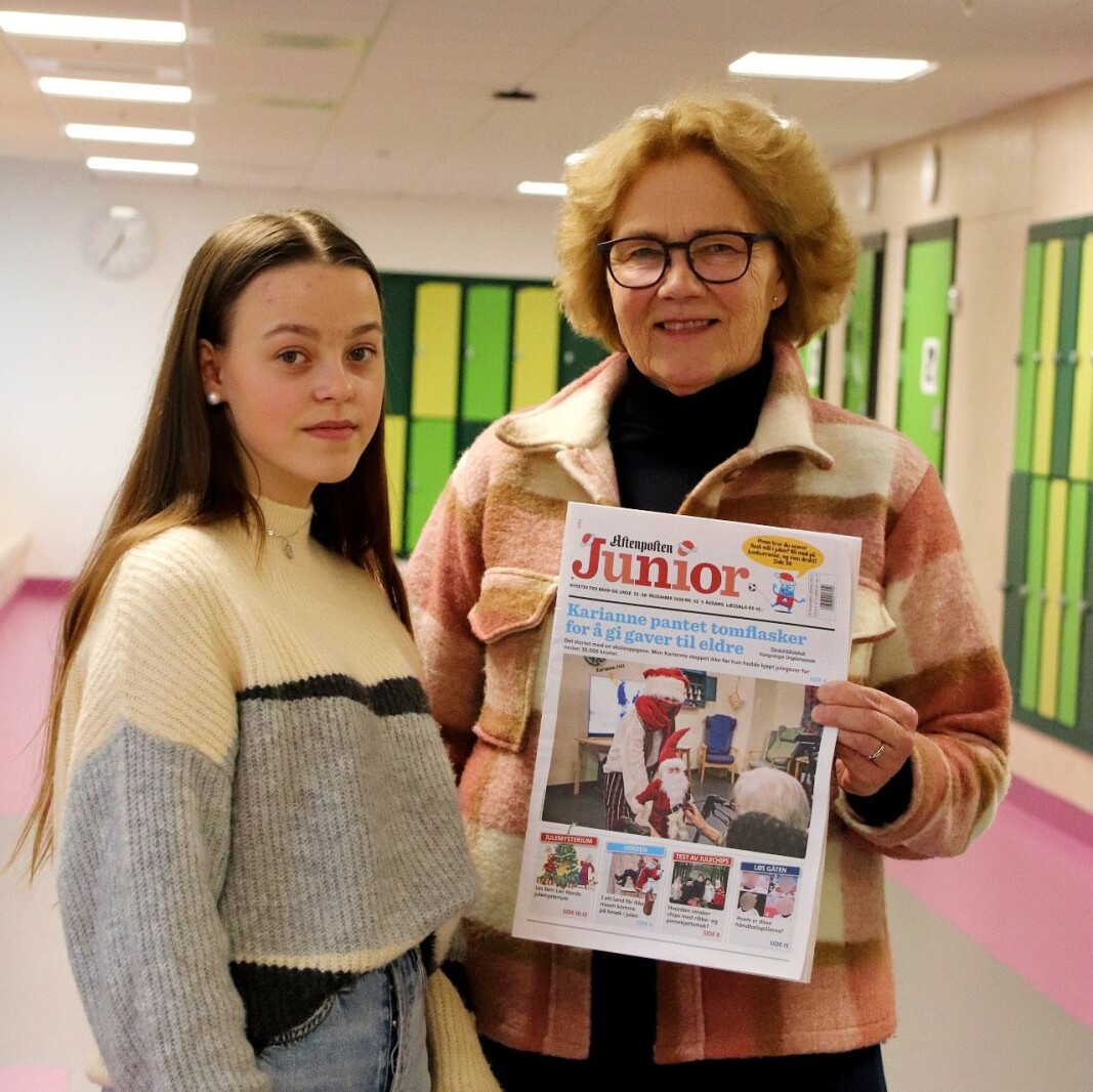Karianne på forsiden av Aftenposten Junior. Her fotografert med Inger Ødegård, som er stolt lærer. Karianne på forsiden av Aftenposten Junior. Her fotografert med Inger Ødegård, som er stolt lærer.