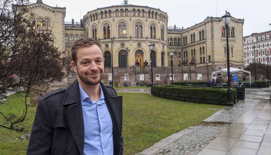 Lars Joakim Hanssen er en sentral person i Frps organisasjon. Før han ble spesialrådgiver på Stortinget, var han statssekretær ved Statsministerens kontor. Lars Joakim Hanssen er en sentral person i Frps organisasjon. Før han ble spesialrådgiver på Stortinget, var han statssekretær ved Statsministerens kontor.