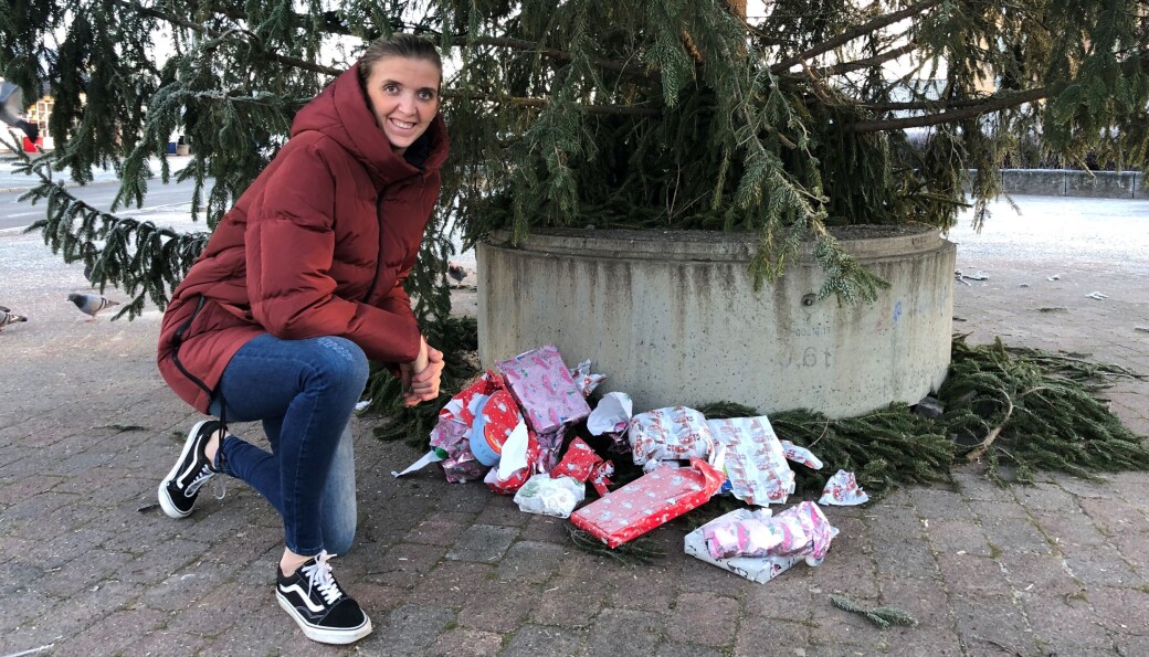 Gavene ble revet bort under treet, til Bianca Eckbos store fornøyelse. Dette vil hun skal bli en juletradisjon. Gavene ble revet bort under treet, til Bianca Eckbos store fornøyelse. Dette vil hun skal bli en juletradisjon.