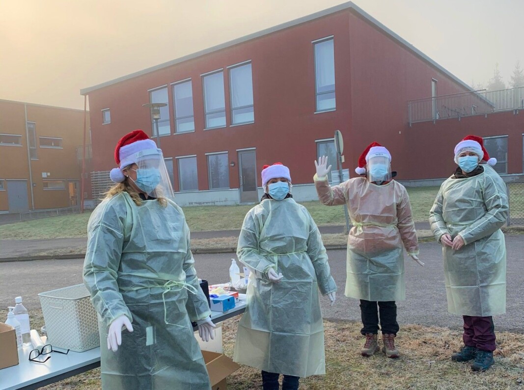 Linda Langfoss Utgård og kollegaene under koronatesting utenfor Marikollen skole tidligere i desemeber. Linda Langfoss Utgård og kollegaene under koronatesting utenfor Marikollen skole tidligere i desemeber.