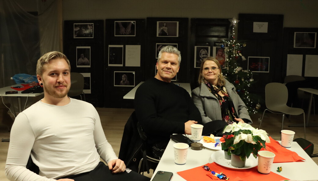 Andreas Treiborg (t.v.), Kristian Skyrudsmoen og Aina Fuglestad var tre av dem som kom var på plass tirsdag. Denne julen har Stedet fått en real oppsving i arrangementer. Andreas Treiborg (t.v.), Kristian Skyrudsmoen og Aina Fuglestad var tre av dem som kom var på plass tirsdag. Denne julen har Stedet fått en real oppsving i arrangementer.