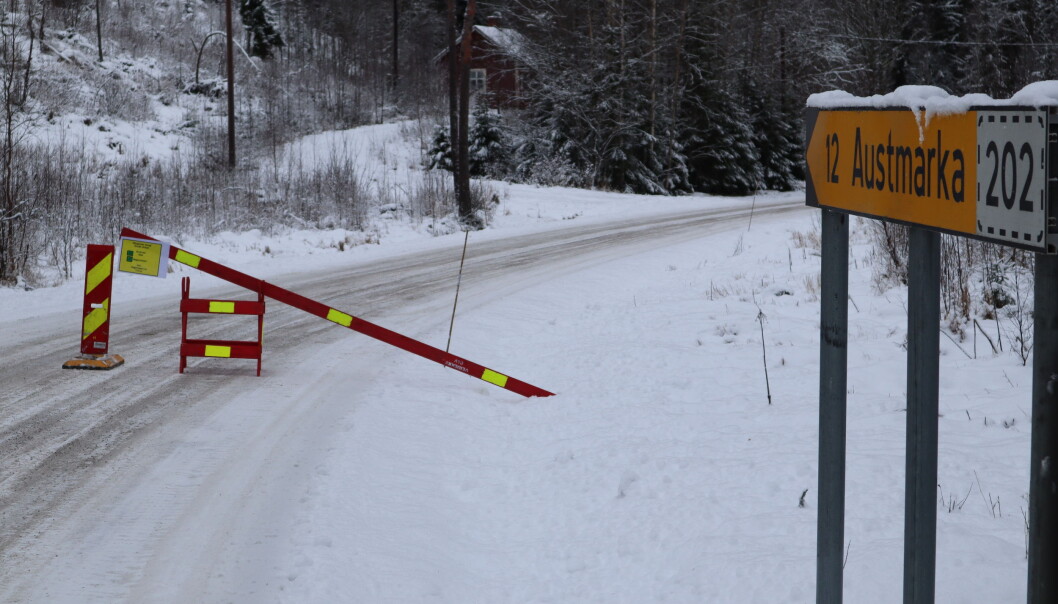 Dette møter de som vil krysse grensa inn til Norge på fylkesvei 1992 ved Mitanderfors. Dette møter de som vil krysse grensa inn til Norge på fylkesvei 1992 ved Mitanderfors.