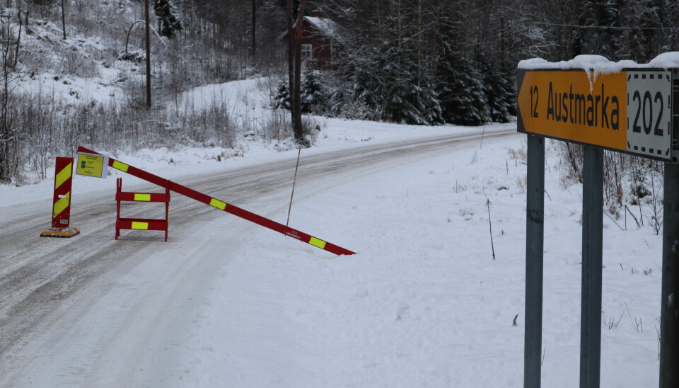 Dette møter de som vil krysse grensa inn til Norge på fylkesvei 1992 ved Mitanderfors.