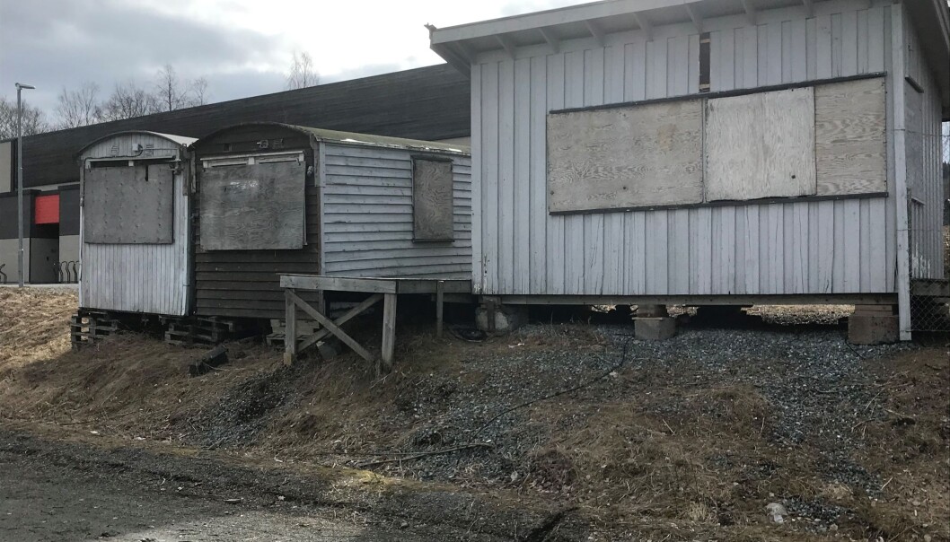 Slik så den gamle bua ut i mars, før bygningsarbeidet begynte. Slik så den gamle bua ut i mars, før bygningsarbeidet begynte.