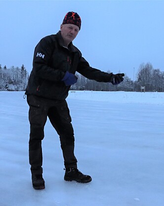 Isen på Holt ble til med slanger i gamledager. Ofte i bitende kulde, slik Jappe husker det. Isen på Holt ble til med slanger i gamledager. Ofte i bitende kulde, slik Jappe husker det.