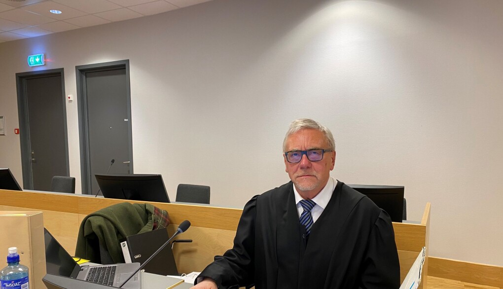 Politiadvokat Helge A. Eidsvaag påsto fengsel i tre år og fire måneder for den voldstiltalte mannen. Glåmdal tingrett er enig med ham. Politiadvokat Helge A. Eidsvaag påsto fengsel i tre år og fire måneder for den voldstiltalte mannen. Glåmdal tingrett er enig med ham.