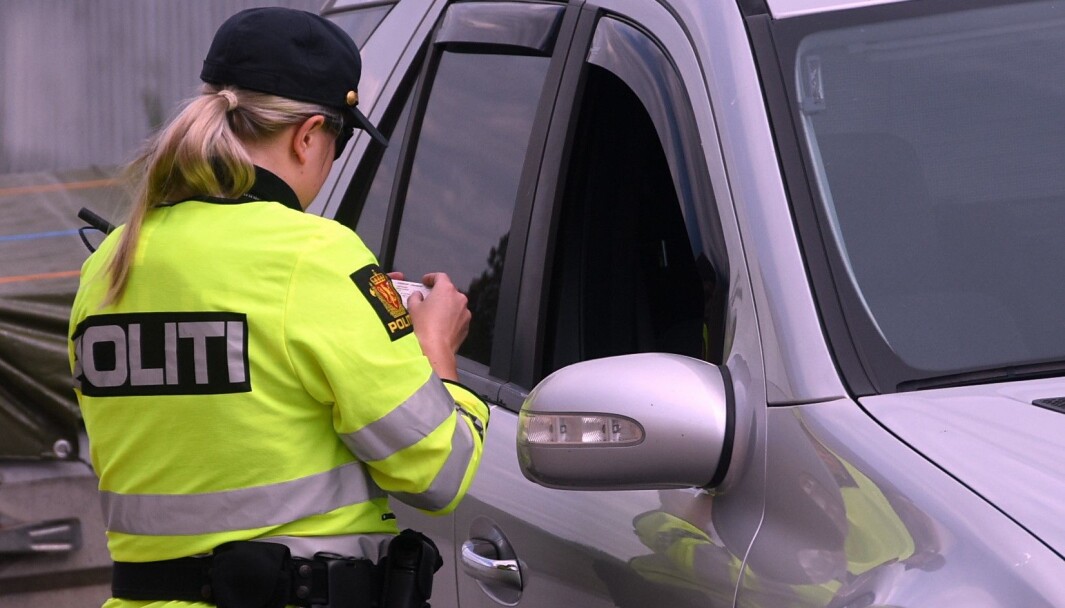 Først ble kongsvingermannen tatt for fartsovertredelse. Deretter ble flere ulovligheter avslørt. Nå må han i fengsel. Først ble kongsvingermannen tatt for fartsovertredelse. Deretter ble flere ulovligheter avslørt. Nå må han i fengsel.