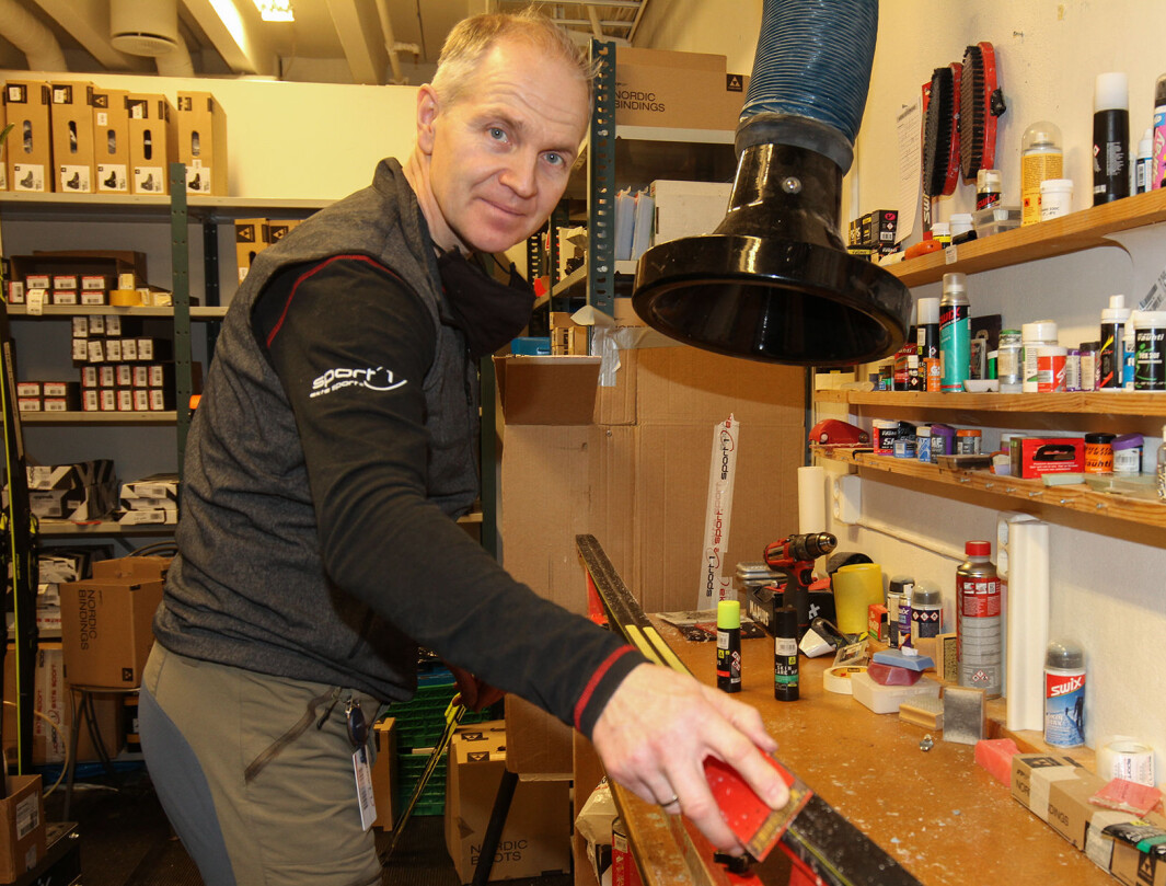 Joachim Håven ved Sport 1 Kongsvinger har hatt nok å henge fingrene i etter at det kom snø i lavlandet. Joachim Håven ved Sport 1 Kongsvinger har hatt nok å henge fingrene i etter at det kom snø i lavlandet.