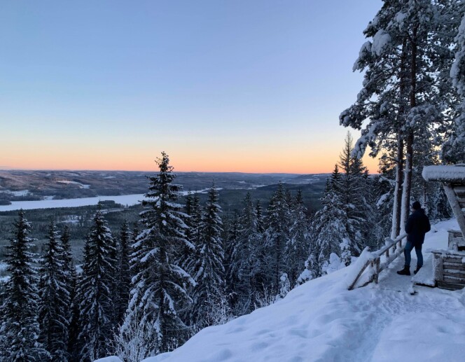 Dronningens utsikt en januardag. Rød glød over skogene. Dronningens utsikt en januardag. Rød glød over skogene.