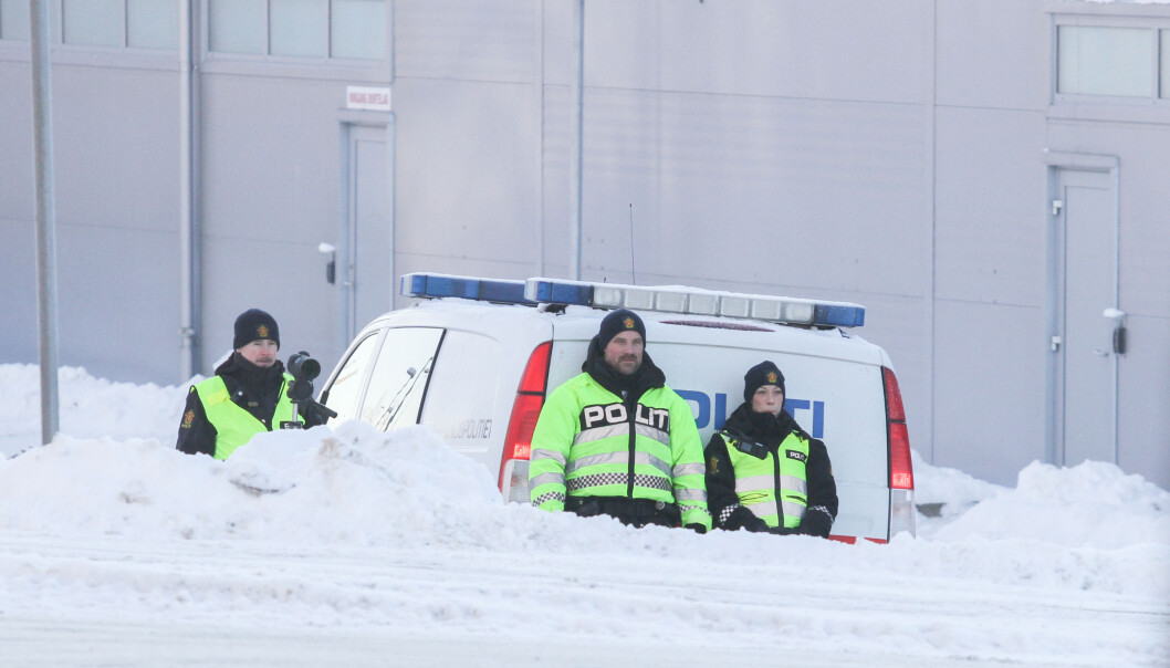 Emil Fjeldseth (f.v.), Håkon Beck og Jeanette Lysen skrev i alt ut fire bøter for ulovlig mobilbruk i løpet av halvannen time i Kongsvinger lørdag. Emil Fjeldseth (f.v.), Håkon Beck og Jeanette Lysen skrev i alt ut fire bøter for ulovlig mobilbruk i løpet av halvannen time i Kongsvinger lørdag.