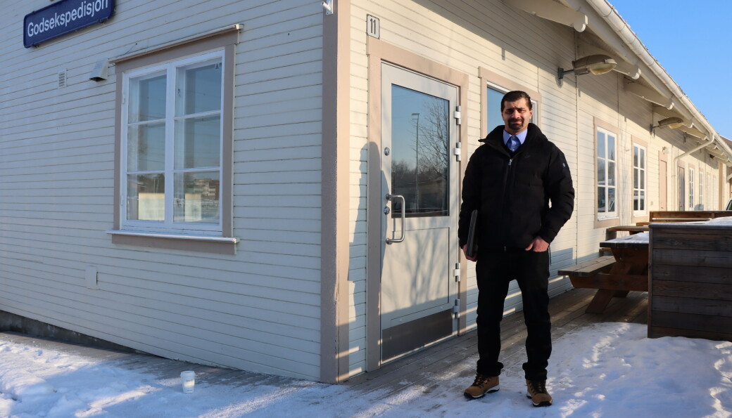 Aresh Khalil Pour Azar ønsker mer variasjon på markedet, og ville først starte kolonial på stasjonen. Nå blir det i stedet Gågata. Aresh Khalil Pour Azar ønsker mer variasjon på markedet, og ville først starte kolonial på stasjonen. Nå blir det i stedet Gågata.