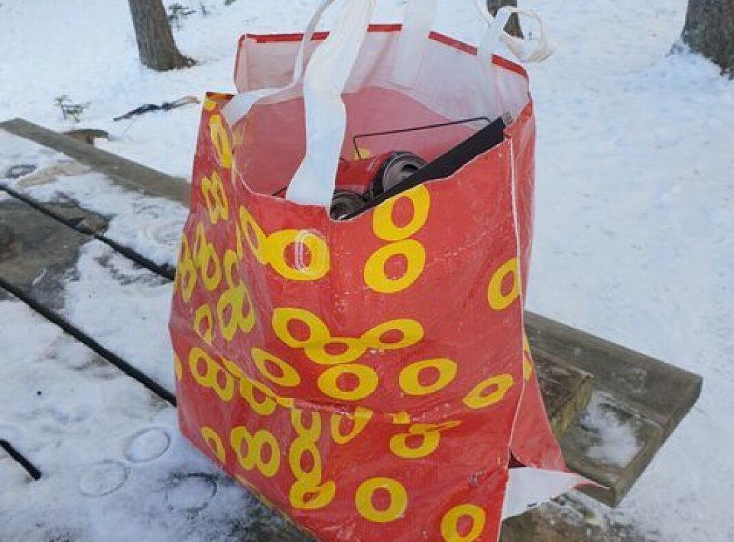 Merethe Sofie Lendl Melby og Rita Eriksen er to av de som går daglige turer i områdene rundt Bogerfløyta. De ser seg da vanligvis nødt til å plukke med seg søppel som andre har kastet i naturen, i dag fylte de et helt handlenett med bare søppel. Merethe Sofie Lendl Melby og Rita Eriksen er to av de som går daglige turer i områdene rundt Bogerfløyta. De ser seg da vanligvis nødt til å plukke med seg søppel som andre har kastet i naturen, i dag fylte de et helt handlenett med bare søppel.