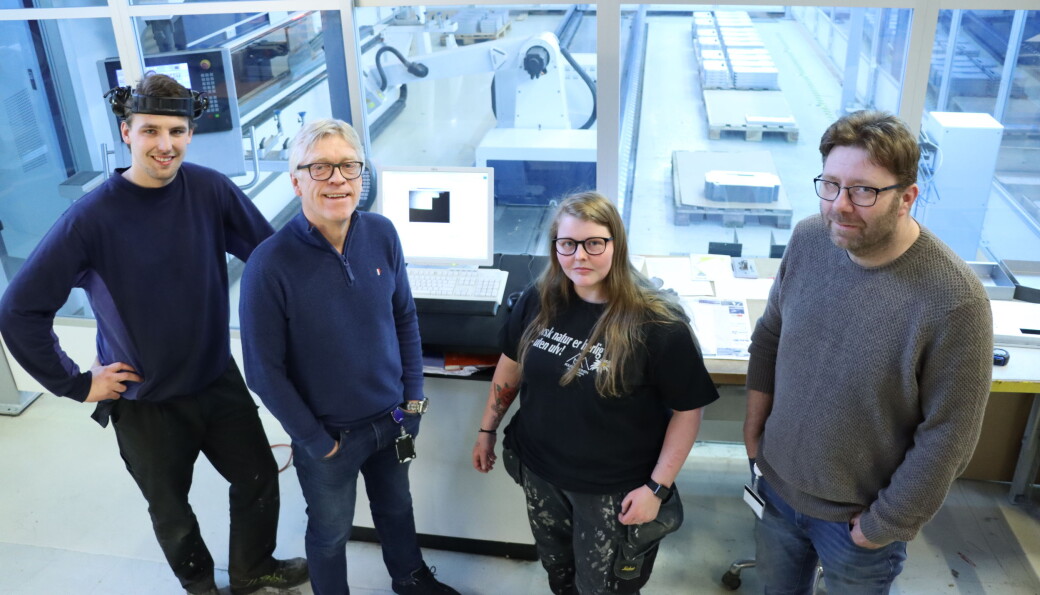 Mats André Bredesen (t.v.), Morten Frantzbråten, Jenni Tønnes og Sveinar Sæterberget slår et slag for unge mennesker inn i industrien. Nå roper industrien etter arbeidskraft, forteller de. Mats André Bredesen (t.v.), Morten Frantzbråten, Jenni Tønnes og Sveinar Sæterberget slår et slag for unge mennesker inn i industrien. Nå roper industrien etter arbeidskraft, forteller de.