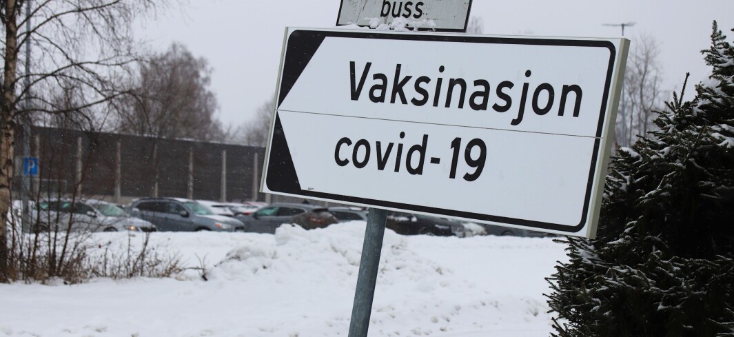 Vaksinering av innbyggerne i Kongsvinger foregår i Holthallen. Vaksinelokalet har kapasitet på 700 personer daglig. Vaksinering av innbyggerne i Kongsvinger foregår i Holthallen. Vaksinelokalet har kapasitet på 700 personer daglig.