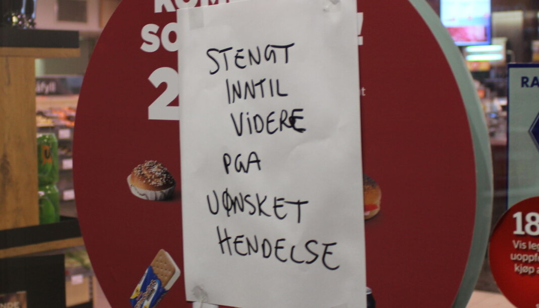 Cirkle K i Arkovegen måtte stenge dørene for å rydde opp etter at en mann gikk amok sent torsdag kveld. Cirkle K i Arkovegen måtte stenge dørene for å rydde opp etter at en mann gikk amok sent torsdag kveld.