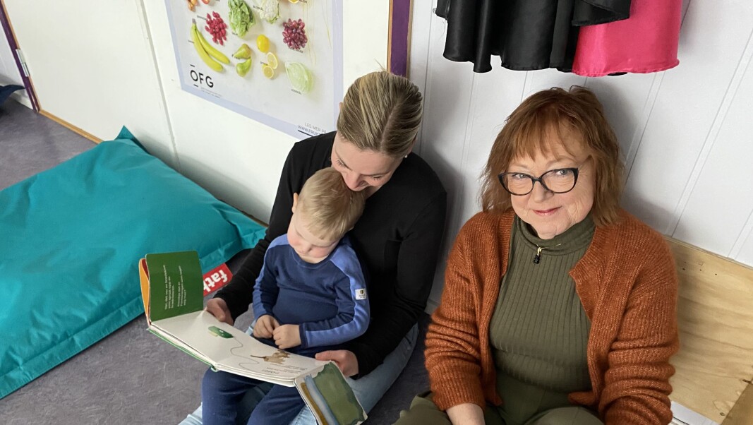 Daglig leder Hilde Hilde Vrangsagen (t.h.) mener det er viktig å tenke nytt og vil nå tilvenne barn og foreldre livet i barnehagen på en ny måte. Daglig leder Hilde Hilde Vrangsagen (t.h.) mener det er viktig å tenke nytt og vil nå tilvenne barn og foreldre livet i barnehagen på en ny måte.