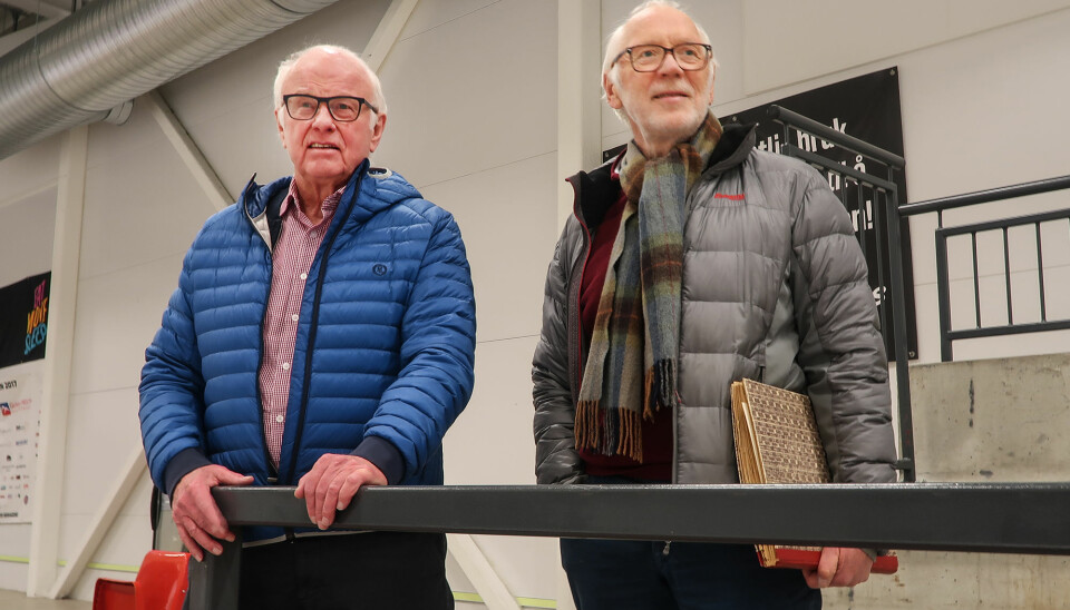 Rolf Erik Johnsen (t.v.) og Terje Martinsen var to av ildsjelene som stiftet ishockeyklubben for 60 år siden.