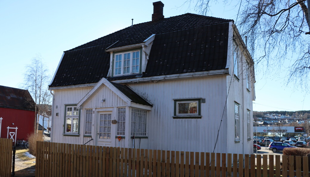 ØMF er en av utbyggerne for Midtbyen og har kjøpt opp flere eiendommer med tanke på utbygging. I påvente at planarbeidet har dessverre det ført til at flere av eiendommen blir stående ubrukt og ubebodd. Da kommer forfallet fort. ØMF er en av utbyggerne for Midtbyen og har kjøpt opp flere eiendommer med tanke på utbygging. I påvente at planarbeidet har dessverre det ført til at flere av eiendommen blir stående ubrukt og ubebodd. Da kommer forfallet fort.