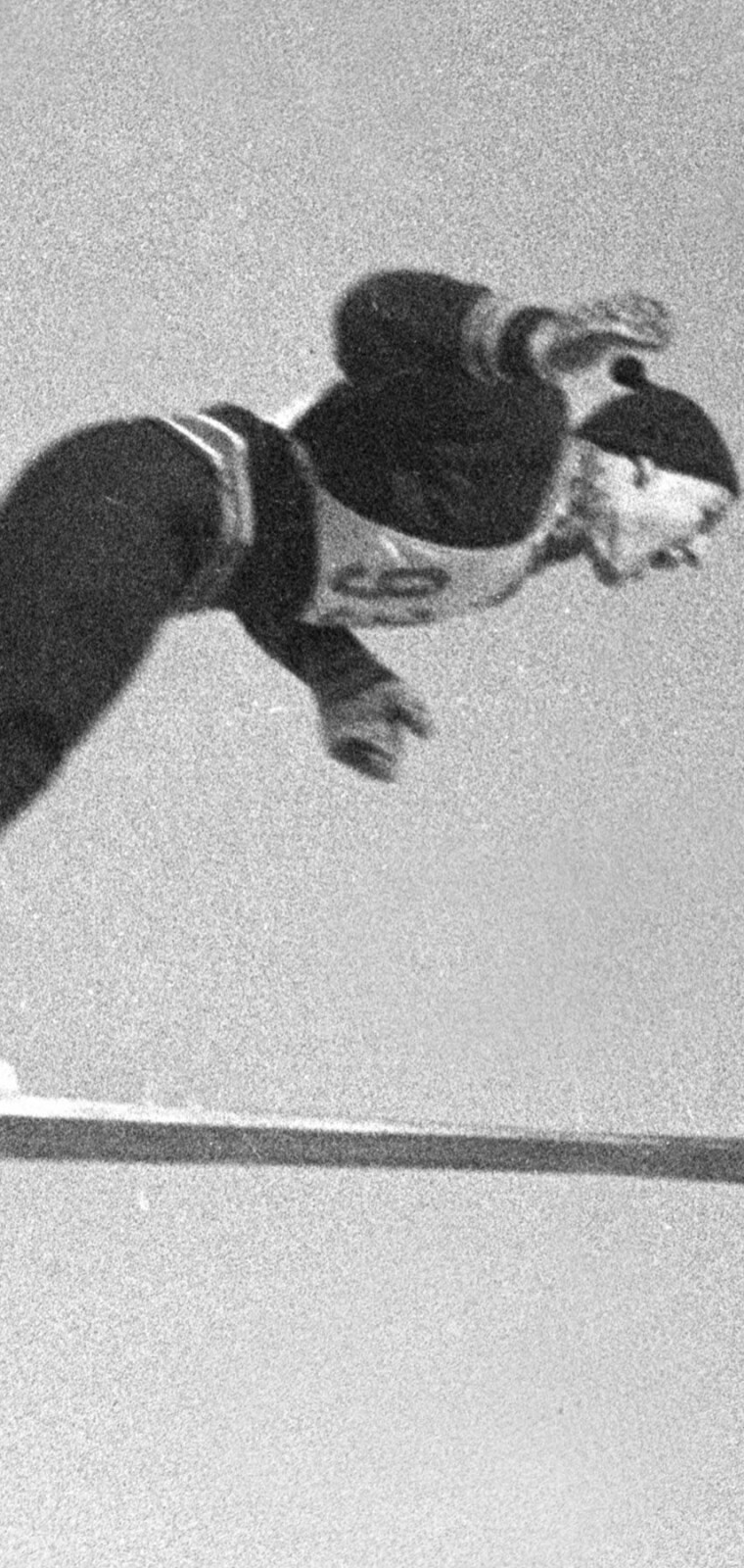 Holmenkollen, Oslo 19470302. Skihopper Torbjrn Falkanger i aksjon under det 50. hopprennet i Holmenkollen.
Foto: NTB arkiv / NTB
